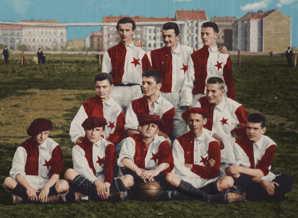 SlaviaMuseum's tweet photo. 🔙 29.3.1896 se na Královské louce na Smíchově hrálo první derby⚽️Po skončení zápasu se oba kapitáni a sudí Rössler-Ořovský shodli, že gól Sparty nebyl v souladu s pravidly☝️ Derby tak skončilo 0:0 ✔️ Vidělo ho 121 platících diváků 👀 #prvniderby #125let https://t.co/inqYwkHPTf