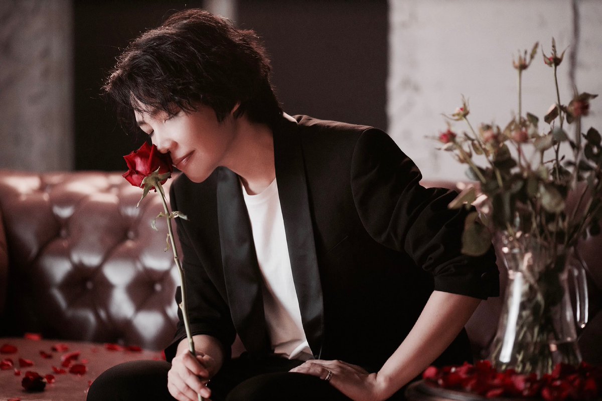 rosesirintip's tweet photo. U smell a lot like love https://t.co/kNjxRFQ71S