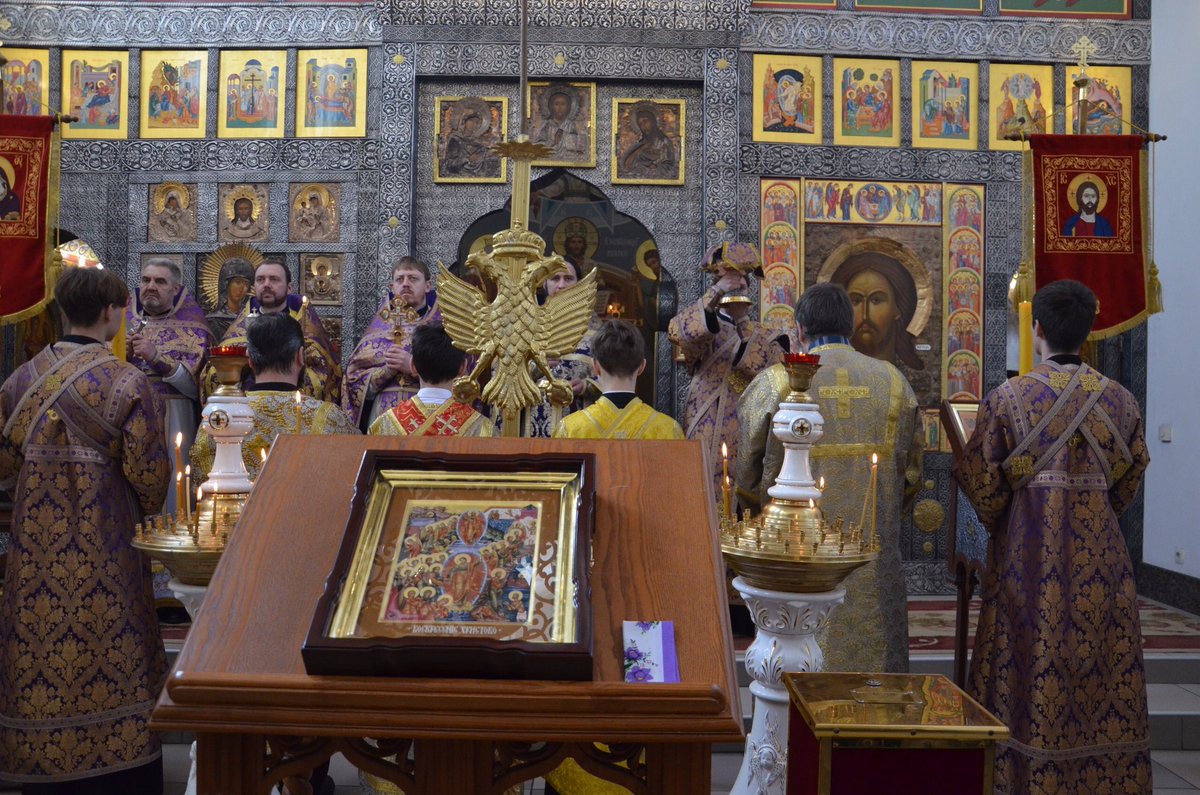 28 марта. Литургия во Всехсвятском подворье. Луганская епархия shar.es/aoOxXt #луганск #православие