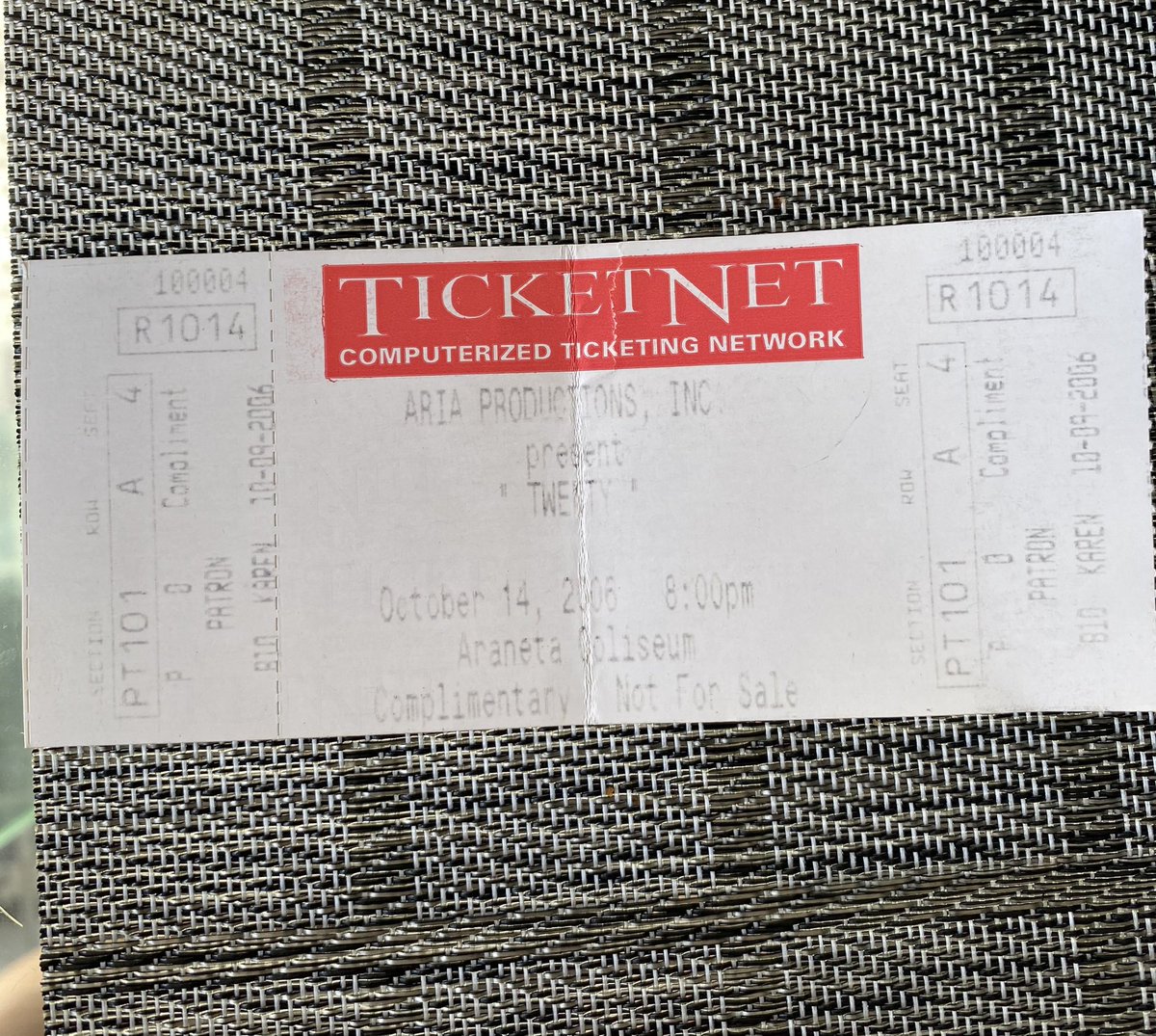 juniesierra's tweet photo. @reginevalcasid yung jowa kong ayaw pa rin ipatapon ang ticket mo? Balak yata ipaframe 😊😊😊 https://t.co/egwNEB7A7Y