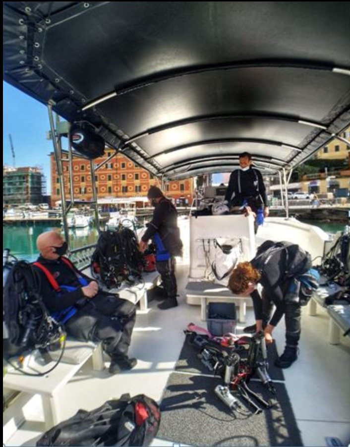 ReefCheckItalia's tweet photo. Un altro corso di Monitoraggio Ambientale Costiero (MAC) concluso! Congratulazioni ai nuovi Ecodivers, subacquei che danno il loro contributo alla ricerca per la conservazione del nostro mare. #Stylediving, #Portofinodivers #ecodivers #ampportofino #farodiportofino #cressisub https://t.co/DChfxZc1Vw