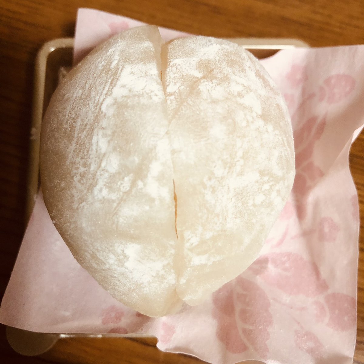 花まつ 今月プレゼント企画あります 万葉店です 春といえばいちご大福 真ん中のだけ大きい これは私に食べられる為に作られたいちご大福 季節を感じる食べ物は癒されますよね 花まつ 白雪ふきん いちご苗