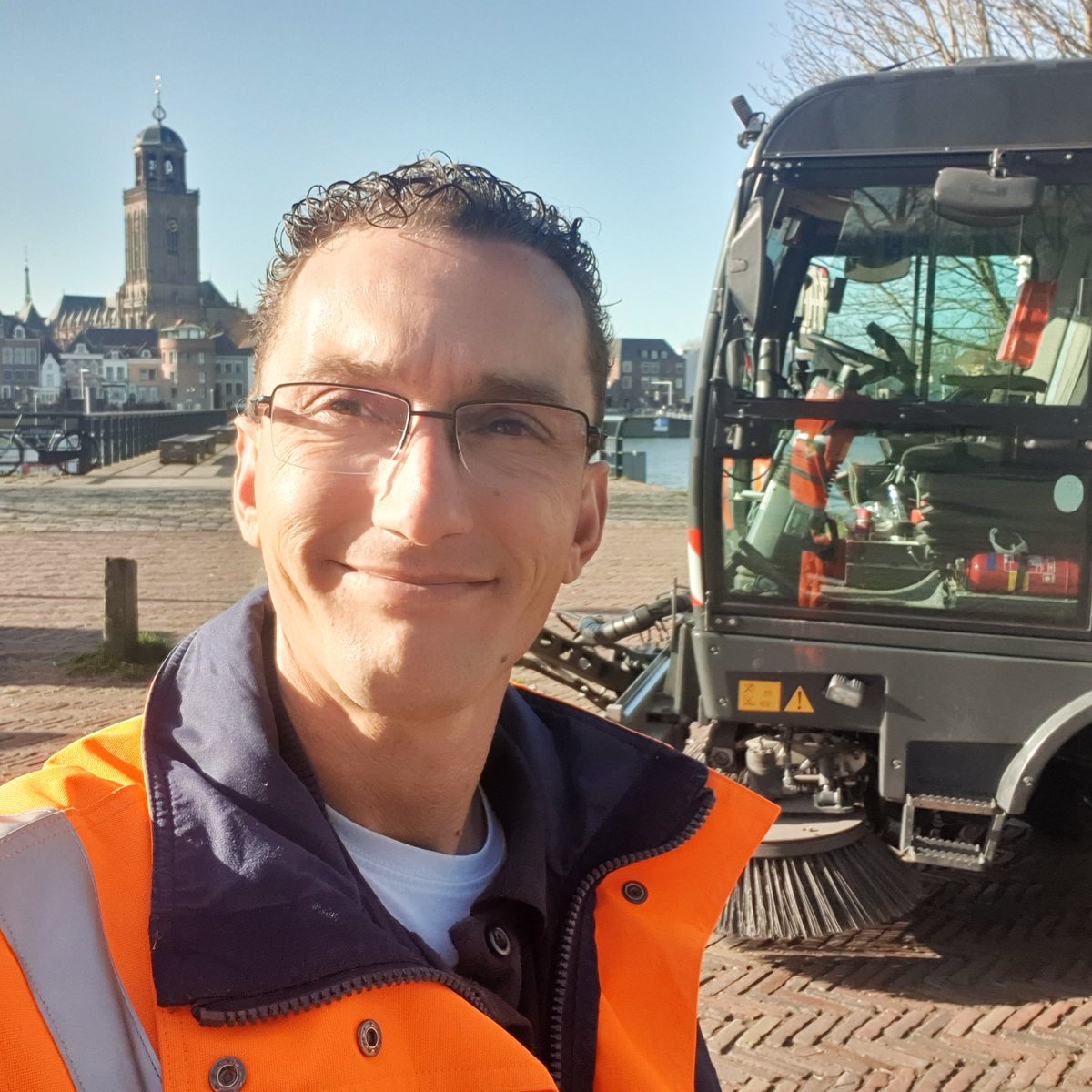 WillemsJeffrey's tweet photo. Elke dag geniet ik weer van mijn werk maar vooral ook van mijn werklocatie. De prachtige binnenstad van Deventer en de Ijssel.
#Genieten #Deventer #Ijssel #CirculusBerkel #DeventerAfvalvrij https://t.co/E2xOAvEwhz