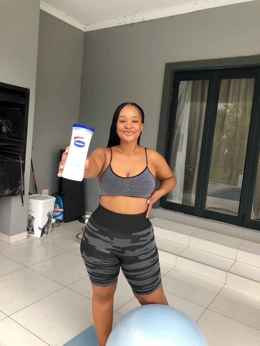 Moh_Preccyy's tweet photo. After giving birth, showing off parts of my belly area has been made easy by @vaselineza firming lotion, with hydrolysis collagen, it makes your skin visibly firmer in at least 2 weeks.
#BeautyAtHomeWithU #HelloSummerSkin #SelfCareSunday https://t.co/ZonU7yZg7Z