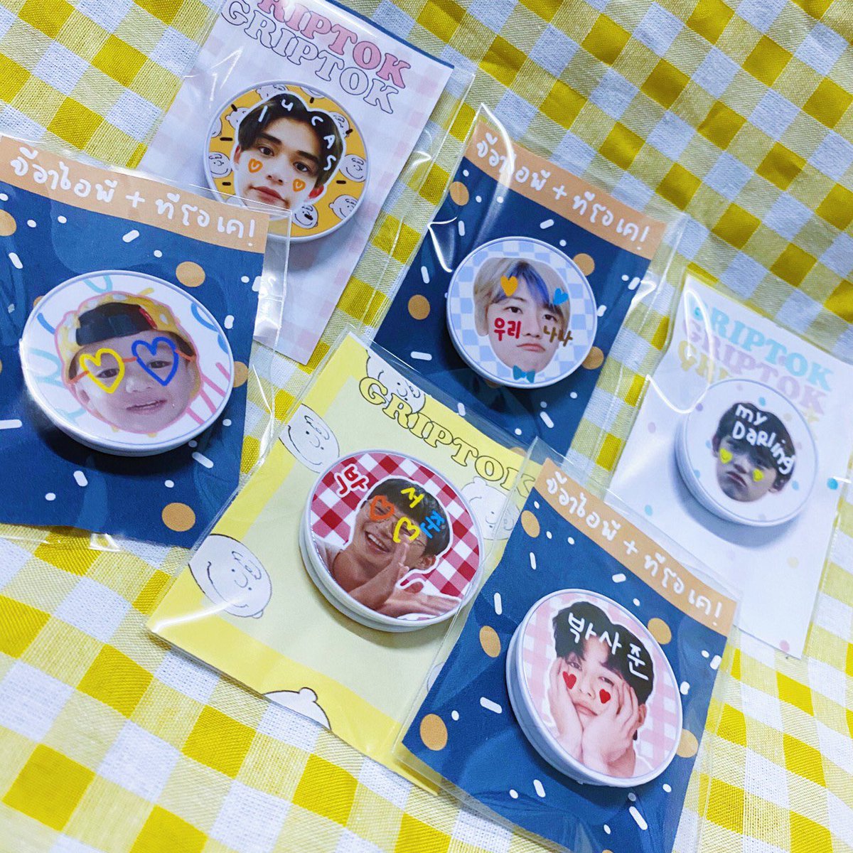 store_pola's tweet photo. กริ้ปต้อคแบบวงกลม สั่งทำได้ค่า
♡ ส่งรูปมาให้ร้านตกแต่ง บวก10฿
♡ ฐานมี 2สีขาว,ดำ
✨ชิ้นละ 60บาท✨
💓 ไม่มีขั้นต่ำ มีเรทราคาส่ง 💓
#polagriptok #รับผลิตของแจก #ของแจก #griptok #customgriptok #ตลาดนัดอซท #ตลาดนัดเด็กสมบัติ #ตลาดนัดtheboyz #ตลาดนัดtrinity #ตลาดนัดwayv #ตลาดนัดยูเอ https://t.co/ixpmYzNXa5