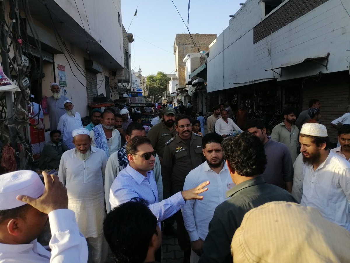 Farirs16's tweet photo. AEOs are always present for all types of duties assigned by higher ups as AEOs in multiple districts worked with district administration as well for anti-encroachment drives and other tasks.
#IstandwithTeachers https://t.co/1odQt6th8K