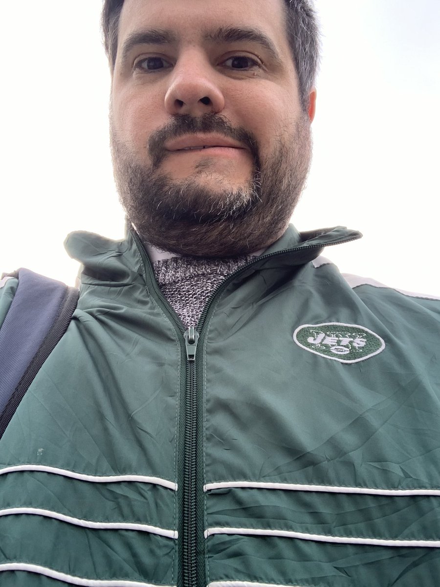 Coo84_ff's tweet photo. It’s vintage sports jacket kind of weather #howmanychins? https://t.co/QfaW6krhrl