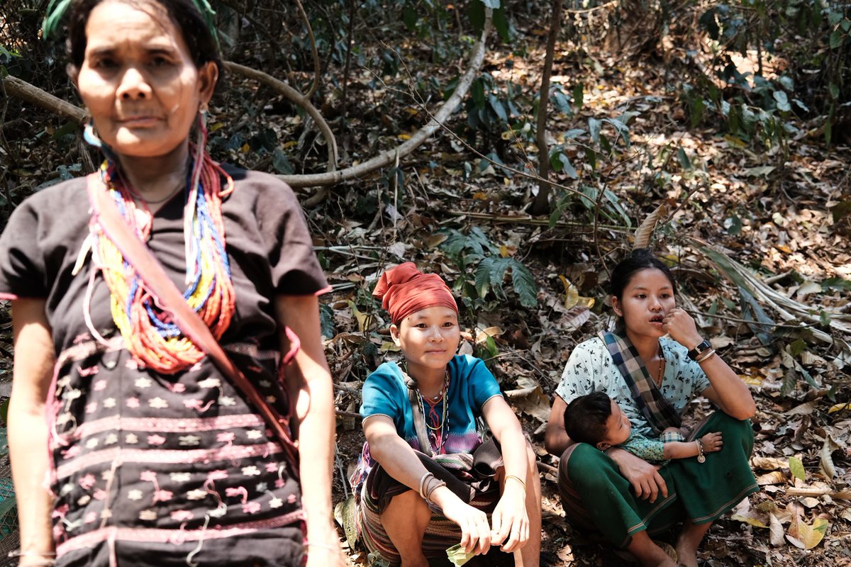 karenwomenorg's tweet photo. Karen #IDPs photographed in Mutraw district after running into the deep jungle to seek safety. They are afraid of the Burma Army shelling mortars. 
📷Saw Mort https://t.co/PS7Em91pJp