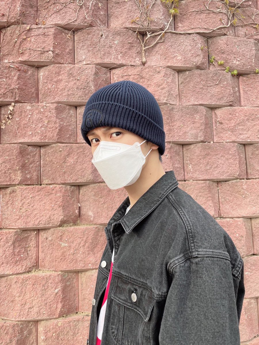 JISUNGL0VESYOU's tweet photo. OMG MARK ASH GREY HAIR ??? https://t.co/tmpFnGpnDu