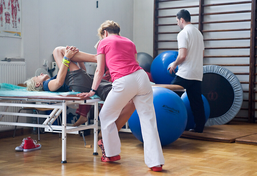 EU_OSHA's tweet image. The earlier, the better: irreversible results to workers’ musculoskeletal health can be prevented with:
🔸timely access to treatment
🔸integration of health &amp;amp; social care
🔸coordinated efforts of medical professionals, employers &amp;amp; workers
More on #OSHwiki: bit.ly/EU-OSHA-HWC-Ea…