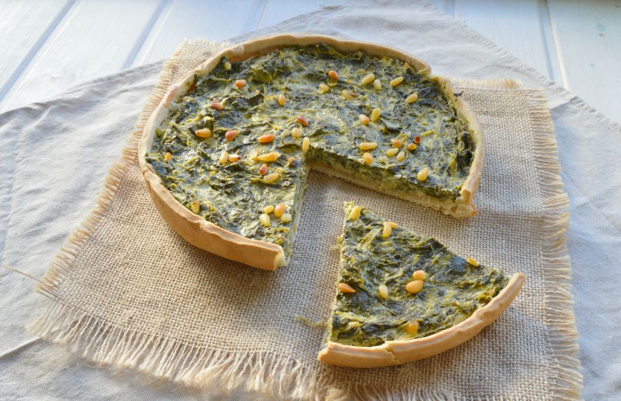 SanSimondaCosta's tweet photo. Con las manos en la masa: #Tarta de #Grelos y #Queso #DOP @SanSimondaCosta  🥧

#Receta: https://t.co/FQQaUiurbG https://t.co/akUuyHFbVA