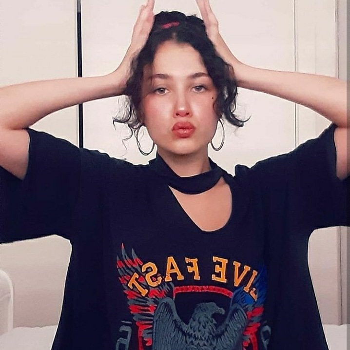 Lizzy_jones05's tweet photo. Album cover vibes lol #young #dmme #bored https://t.co/guqRGgYQDL