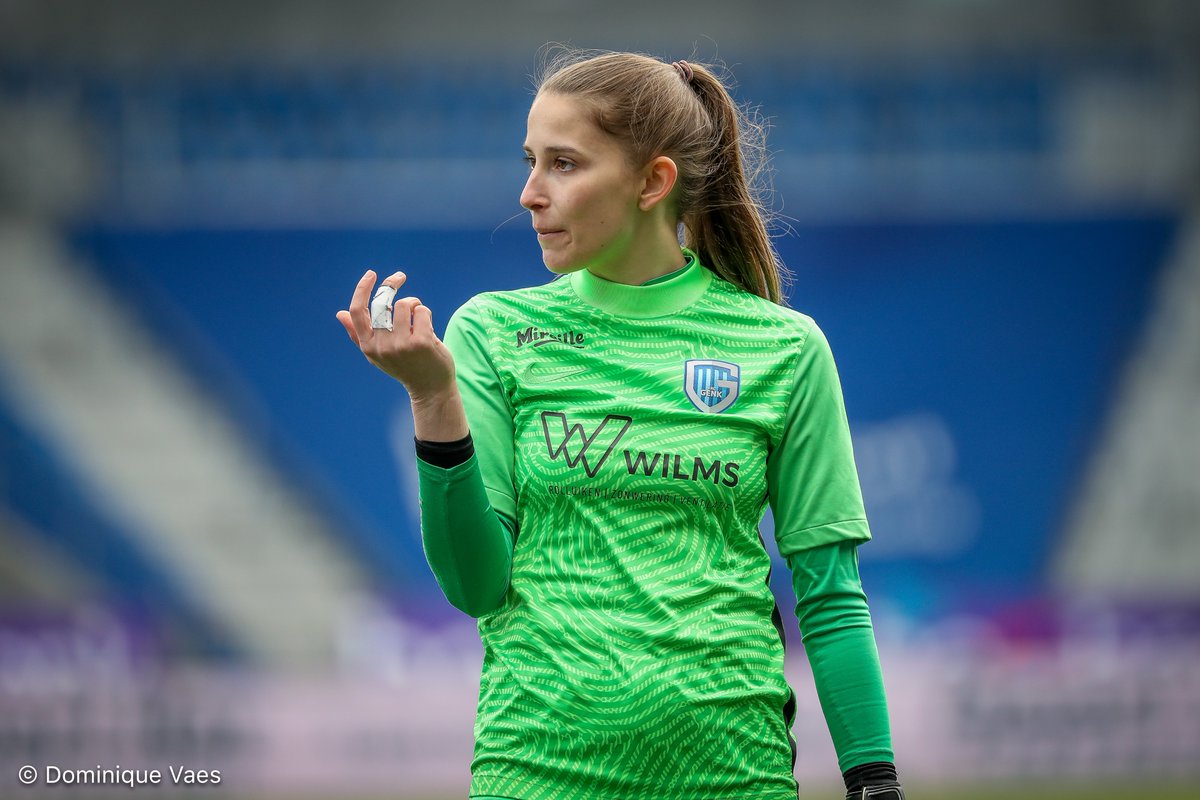 KRCGenkofficial's tweet photo. | 𝙐𝙥𝙙𝙖𝙩𝙚 | Zaterdag mochten onze @KrcGenkLadies voor de eerste keer aantreden in de #LuminusArena.💪De Genkies bleken even onder de indruk maar na 20 minuten sloeg de motor aan.
👉De stand bleef bij een 𝟭-𝟭 gelijkspel.
We are proud!💙#mijnploeg https://t.co/qFl5Jjn1tK