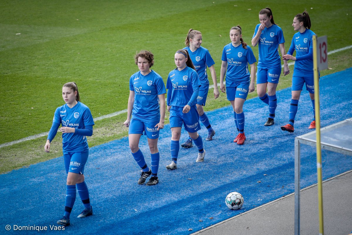 KRCGenkofficial's tweet photo. | 𝙐𝙥𝙙𝙖𝙩𝙚 | Zaterdag mochten onze @KrcGenkLadies voor de eerste keer aantreden in de #LuminusArena.💪De Genkies bleken even onder de indruk maar na 20 minuten sloeg de motor aan.
👉De stand bleef bij een 𝟭-𝟭 gelijkspel.
We are proud!💙#mijnploeg https://t.co/qFl5Jjn1tK