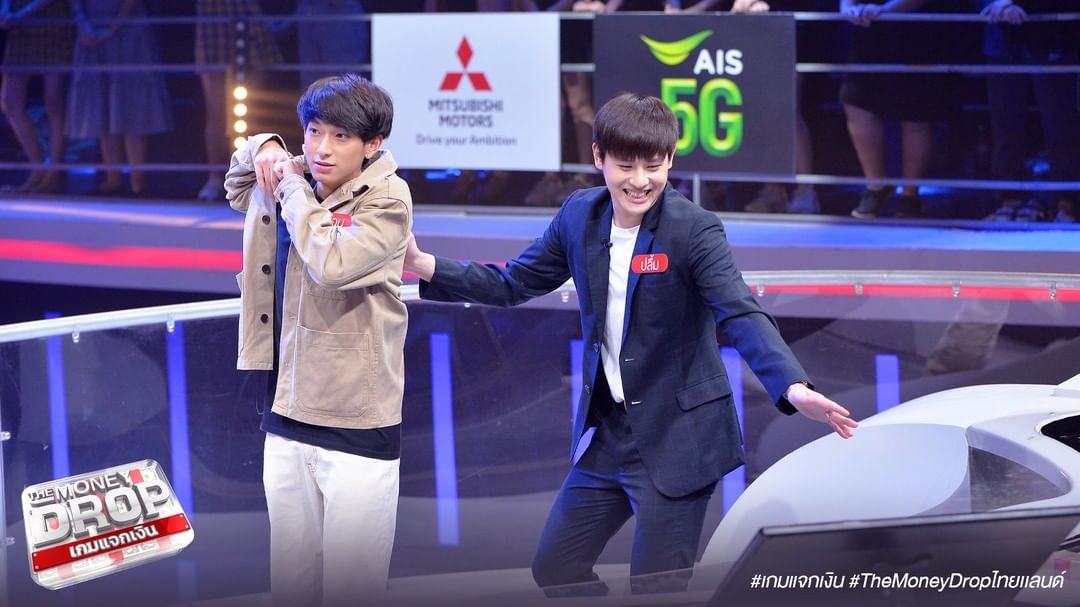สองหนุ่มหล่อ <a href="/PlPurim/">Pluem Purim</a> และ <a href="/Chimonac/">ชิม่อนไงจะใครหล่ะ🙈</a>
จะโชว์สกิล และไหวพริบ คว้าเงินรางวัลกลับบ้านไปได้หรือไม่ ?

ใน “เกมแจกเงิน THE MONEY DROP ไทยแลนด์

📆 : ทุกวันอังคาร - พุธ
🕕 : 18.00 น. 
📺: ช่อง 7HD

#เกมแจกเงิน 
#Themoneydropไทยเเลนด์
#ปลื้มชิม่อน
#ชิม่อนไงจะใครหล่ะ
#ChimonWachirawit
