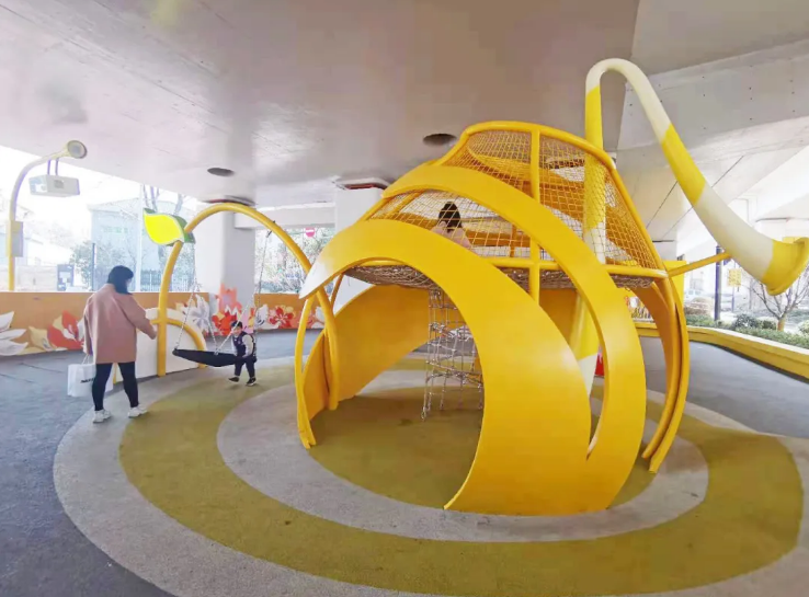 vasiaplay's tweet photo. This #children's #play space is composed of ropes, swings, sound box and other facilities, round, curved design with a soft aesthetic pursuit, lemon slices, lemon leaves and other small elements of the decoration is full of children's interest.

#urbanspace #landscapedesign https://t.co/TJWrRuxuRJ