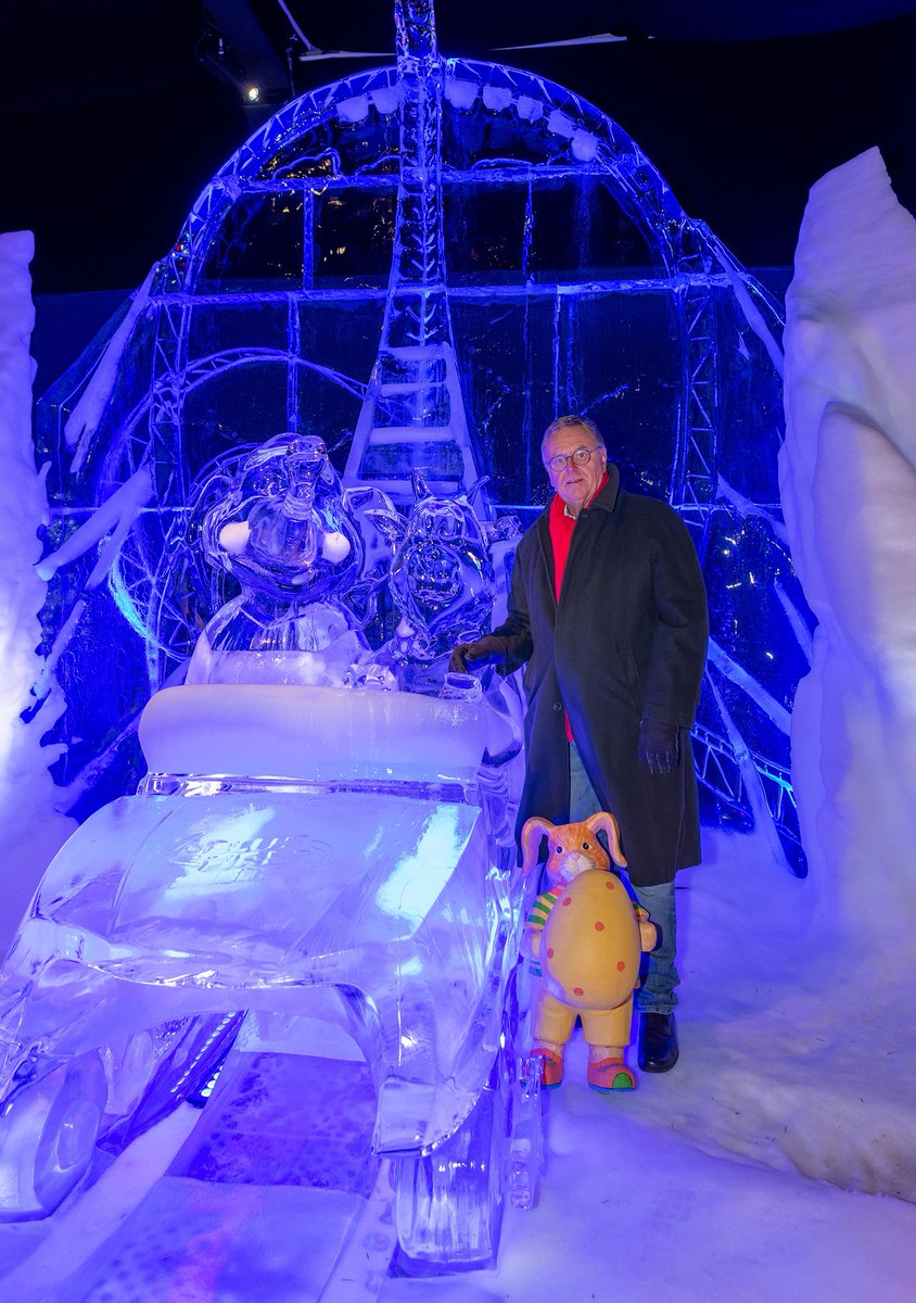 bernhardrein's tweet photo. Es war kein einfacher und ein sehr emotionaler Termin: #rolandmack in der #magicice Ausstellung, die langsam zerfließt. Meine Frau und ich gehören zu den wenigen Menschen, die den Anblick der Kunstwerke geniessen konnten. Sehr traurig 😑 #europapark #eisskulptur #fckcorona https://t.co/MDdCHlKNQn