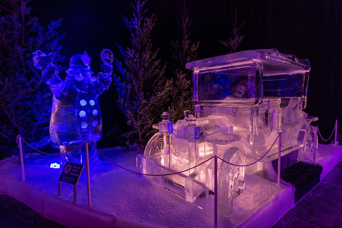 bernhardrein's tweet photo. Es war kein einfacher und ein sehr emotionaler Termin: #rolandmack in der #magicice Ausstellung, die langsam zerfließt. Meine Frau und ich gehören zu den wenigen Menschen, die den Anblick der Kunstwerke geniessen konnten. Sehr traurig 😑 #europapark #eisskulptur #fckcorona https://t.co/MDdCHlKNQn