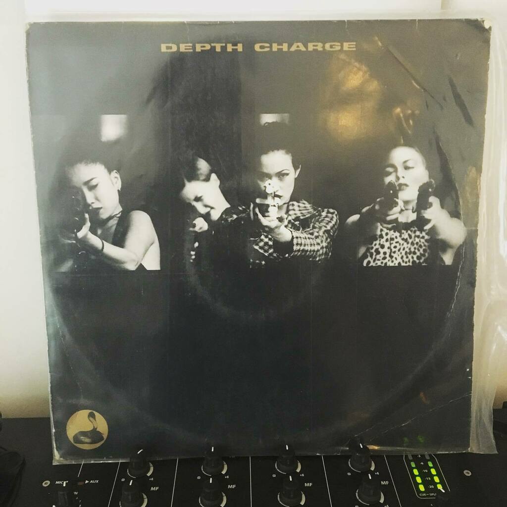 eops's tweet image. Chicks with guns! Always loved this ep, the cover, the samples, the production by J Saul Kane. Shifts some air I can tell you. #depthcharge #fivedeadlyvenoms #jsaulkane #90s #breaks #dub #vinyl #DJ instagr.am/p/CM_rNDkBIOH/