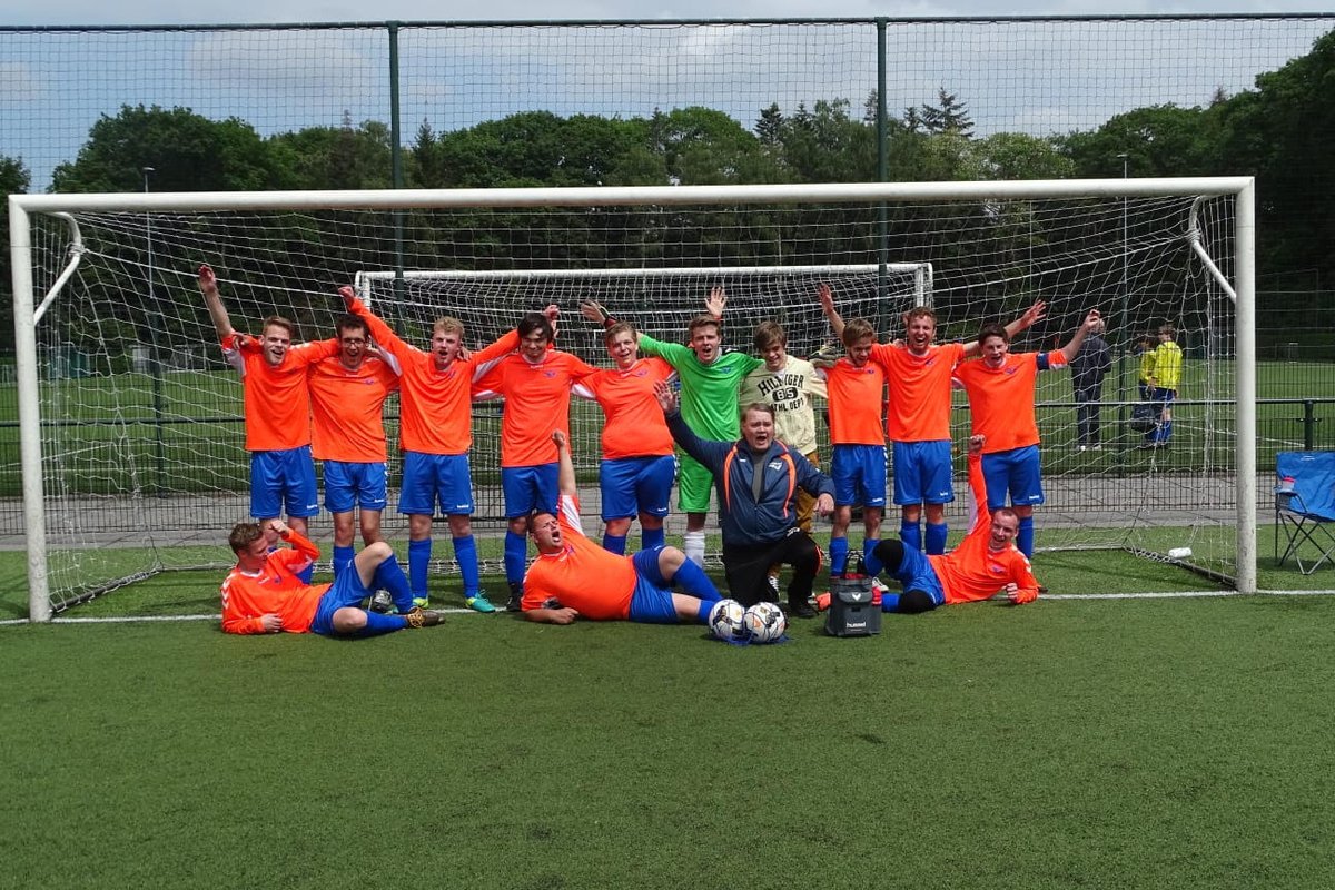 Bij Rhelico werd in 2006 een jeugd G-team opgericht. De spelers van toen zijn inmiddels volwassen voetballers maar het team bestaat nog steeds. Ze zijn wel op zoek naar nieuwe aanwas en vooral trainingspakken. Lees meer: koetjong.nl/g-voetbal-bij-… #koetjong #westbetuwe #rhelico