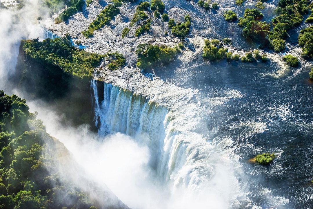 The mighty Falls. 💦 📷: @jumbari

#avanivictoriafalls #mosioatunya #zambia #waterfall