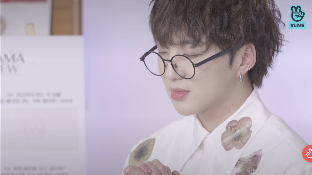 hwanaejimaa's tweet photo. HE IS SO DAMN CUTE 

SEUNGYOON IYAH AT 6PM 
#SEUNGYOON_IYAH_TODAY 
#강승윤_오늘6시_아이야  위너 강승윤 
@official_yoon_ @yginnercircle https://t.co/ab9DsFwIMW