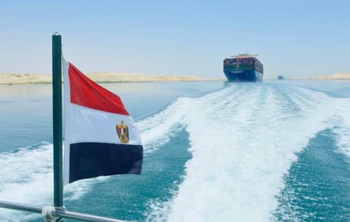 نجحت مصر العظيمة ورجالها في اعادة فتح مجرى قناة السويس بعد جهد ايام حبس فيها العالم انفاسه لتوقف الملاحةلتظل مصر عظيمة بمكانتها وقدراتها وابنائها كفونا الكلام عن كل تحدي