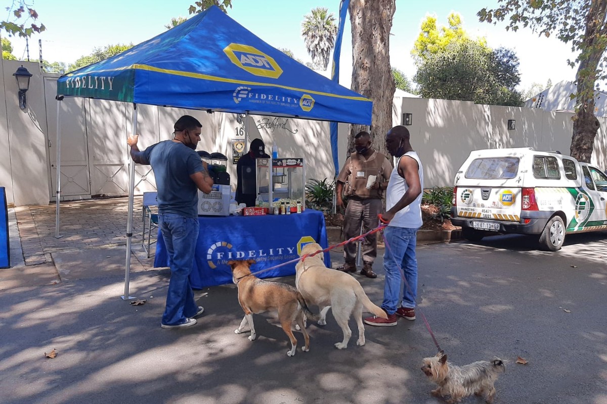 Fidelity_Secure's tweet photo. Fidelity ADT teams creating brand awareness and signing up new customers at the Ashford road LSS. Free popcorn and slush were available for the residents. #FidelityADT #Ashfordroad #Popcorn #Slush #Newcustomersignups #Brandawareness # #Keepingyousafe #Securingyourassets https://t.co/c8126SwYvo