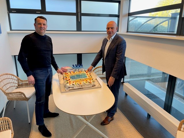 KoenPack's tweet photo. Dat is een lekkere verrassing van @VanderSlotGroep alvast voor ons 25-jarige jubileum! Bedankt :-) https://t.co/G8yG0eR3KT