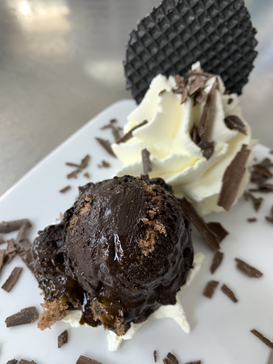 EisGmbh's tweet photo. Sachertorte-Milcheis. #Eishersteller #besteZutaten #selbstgemacht #Ulm #Söflingen #Torteneis #immerfrisch https://t.co/L1tOjoIYJ7
