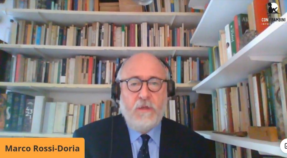 Conibambini's tweet photo. "Spesso i media mostrano senso di irresponsabilità nei giovani, ma la maggior parte di loro sono stati molto responsabili - spiega @rossidoria - Per recuperare un anno così difficile servono luoghi educativi, non solo il recupero delle materie scolastiche" https://t.co/rq3M2zpJ0n https://t.co/6wnY6VhGab