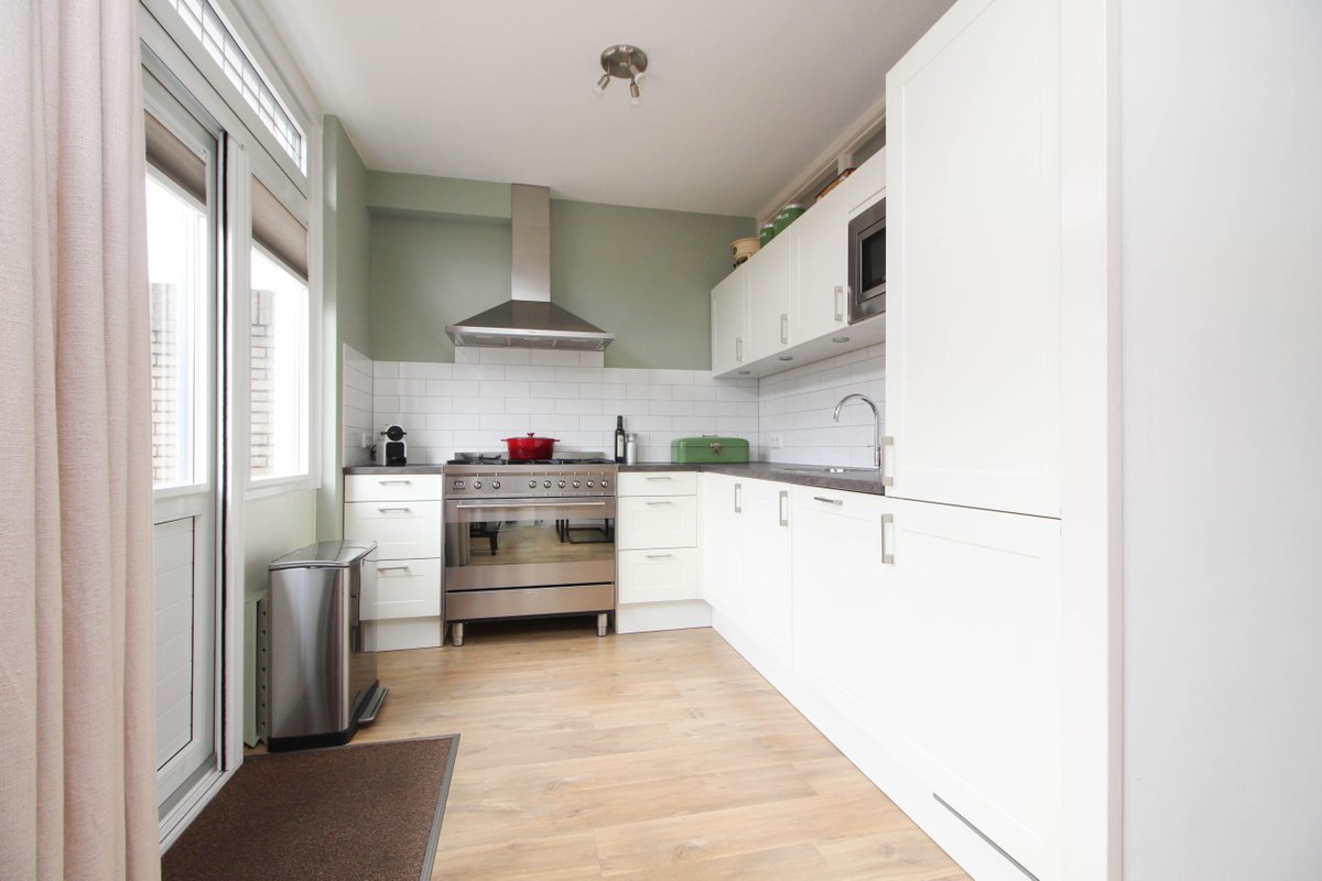 Meerwaerde's tweet photo. NU IN DE VERKOOP!  

Regerstraat 35

Deze typische jaren 70 woning staat bekend om zijn ruime woonoppervlakte op alle verdiepingen. De woning is geheel onderhoudsvrij en heeft overal recent aangebrachte kunststof kozijnen met horren en plissé zonwering. De woning beschikt https://t.co/ByvUtCva9x