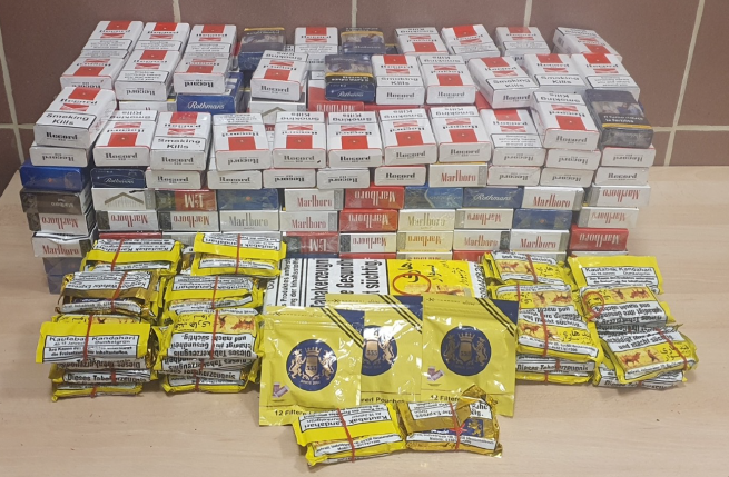 #SécuritéDuQuotidien #NordEstParisien
Implication au quotidien face aux ventes sauvette qui perturbent la tranquillité des riverains.

#Paris18 hier : 235 paquets de cigarettes + 2kg de tabac saisis par la BSC18, secteurs Porte de Clignancourt, Barbès, Chapelle et Marx Dormoy.