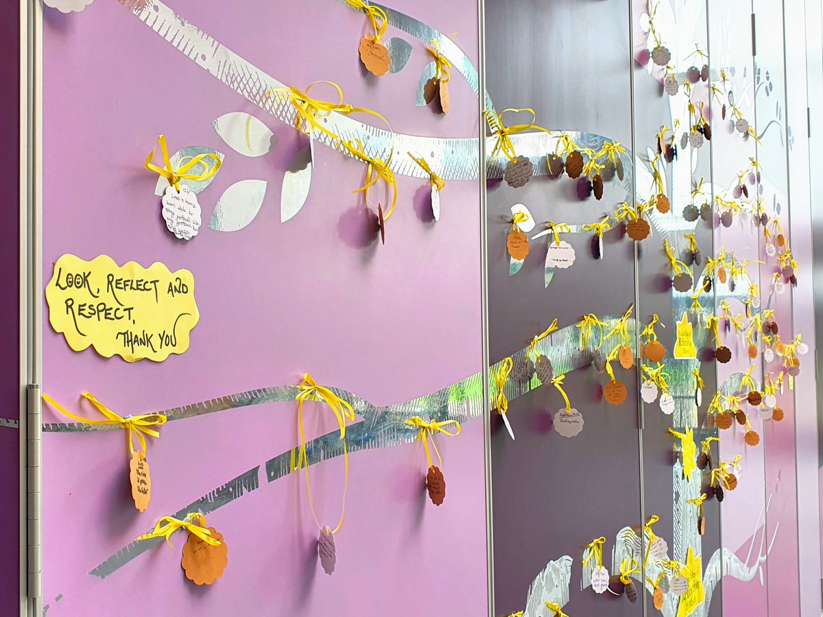 OasisLordshill's tweet photo. Our wonderful Tree of Reflection in our Agora. The sharing of #hope for the future and an opportunity to reflect. Thank you Year 7. #nationaldayofreflection #9habits #LiFeMatters https://t.co/XheWC4ylW1