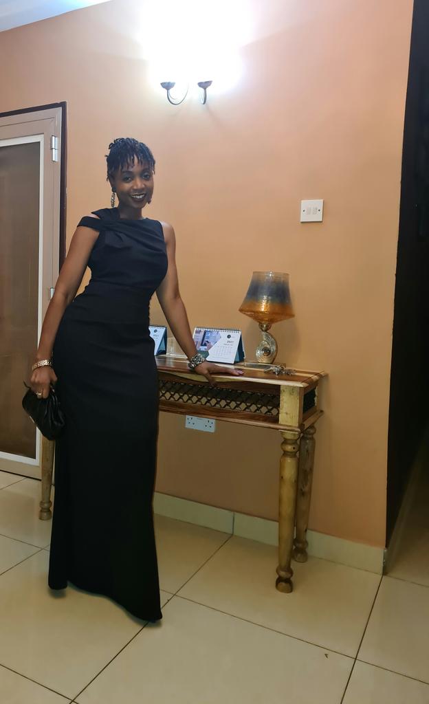 yakamajones's tweet photo. Spent the #weekend celebrating the #excellence of friends in #academia + #entrepreneurship. May this #vibe continue throughout the week. Go the #extra mile...it's never crowded. #natural #BlackGirlMagic #darkcolours #dresses #naturalhair #publicservant #civilservice #economist https://t.co/7A62mMg7cw