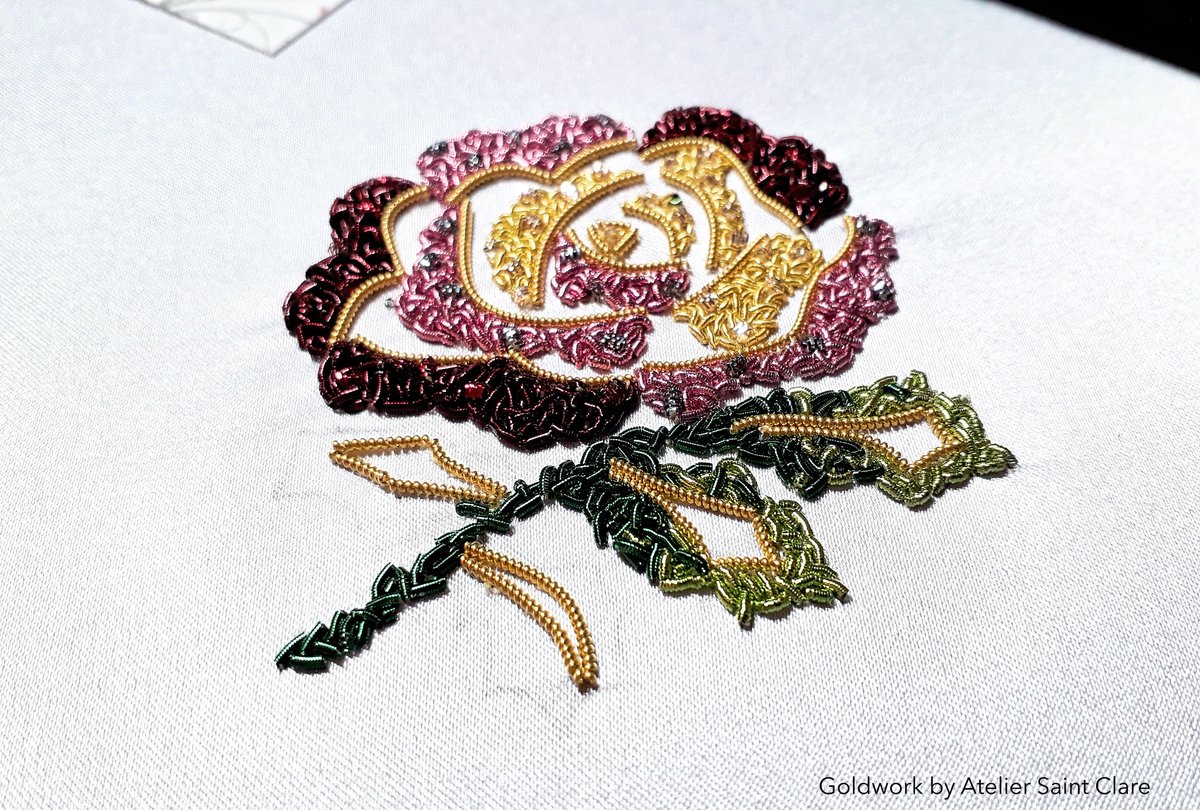 #newproject, the final touch to this design with the green purls

#goldwork #englishrose #rose #british #goldworkembroidery #embroidery #lockdown #floral #onlinelearning #embroiderykit  #handembroidery #embroideryart #embroiderydesigner #coutureembroidery #textileart #beads