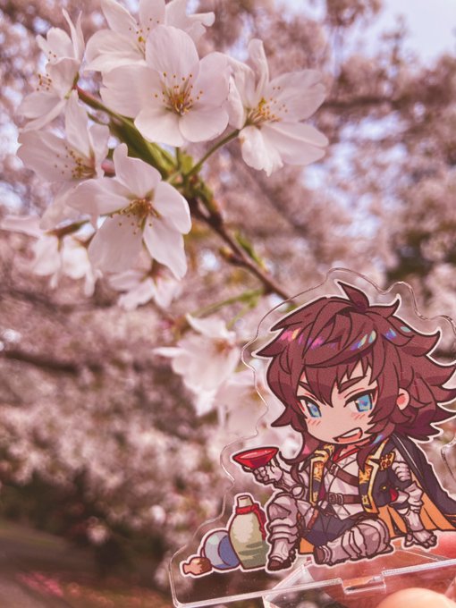 本日まで支払い済みの発注すべて発送完了しました!大変お待たせいたしました🙏 アクスタで写真撮ったり飾ったり楽しんでいただければ幸いです🌸 私も師匠に花見させてきました!!! 