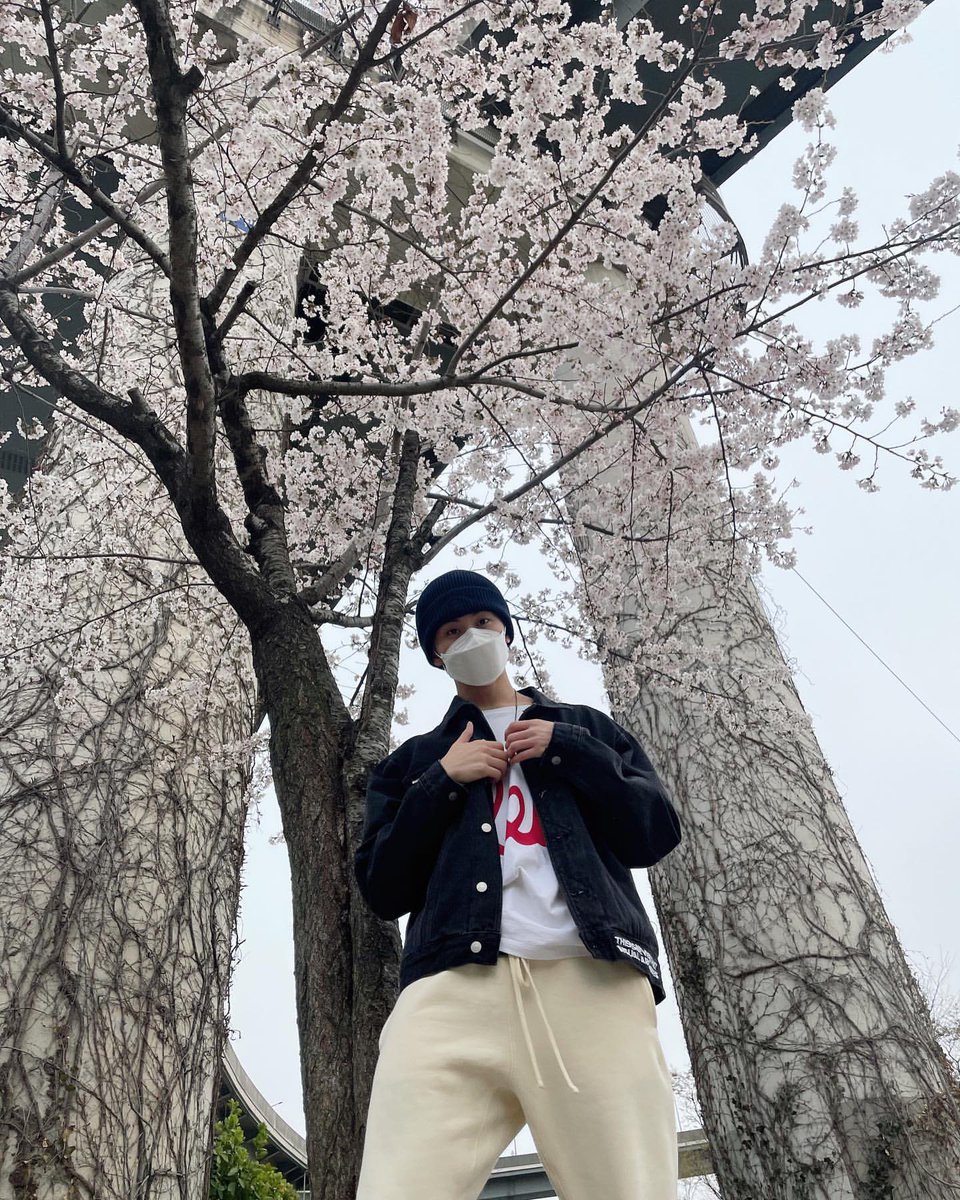 MARKLEE_TH's tweet photo. (#มาร์คลีมีไอจี) 210329 onyourm_ark's IG (POST)

"🍒🌸"

#MARKLEE #MARK #마크 #มาร์ค #NCT #SuperM https://t.co/2mhBCBONqX