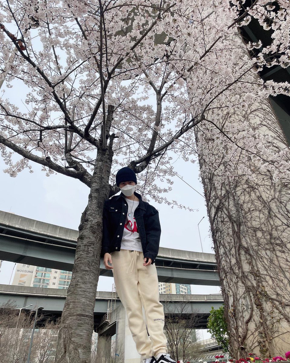 MARKLEE_TH's tweet photo. (#มาร์คลีมีไอจี) 210329 onyourm_ark's IG (POST)

"🍒🌸"

#MARKLEE #MARK #마크 #มาร์ค #NCT #SuperM https://t.co/2mhBCBONqX