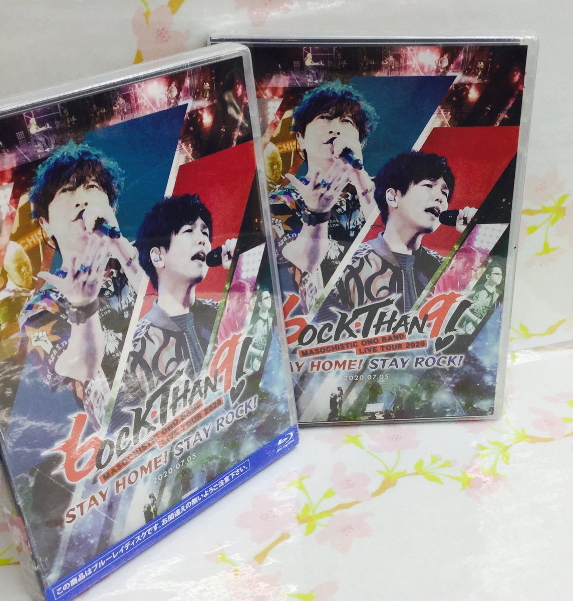 animateakiba's tweet photo. 【新譜情報】
『MASOCHISTIC ONO BAND LIVE TOUR 2020 6.9~ロックありがとう!~STAY HOME! STAY ROCK!』Blu-ray&DVDは好評発売中✨
メーカー特典は《特製ミニクリアファイル》になります💕
#mob #mob69 #dgs #神谷浩史 #小野大輔 https://t.co/r6bMpe9pxM