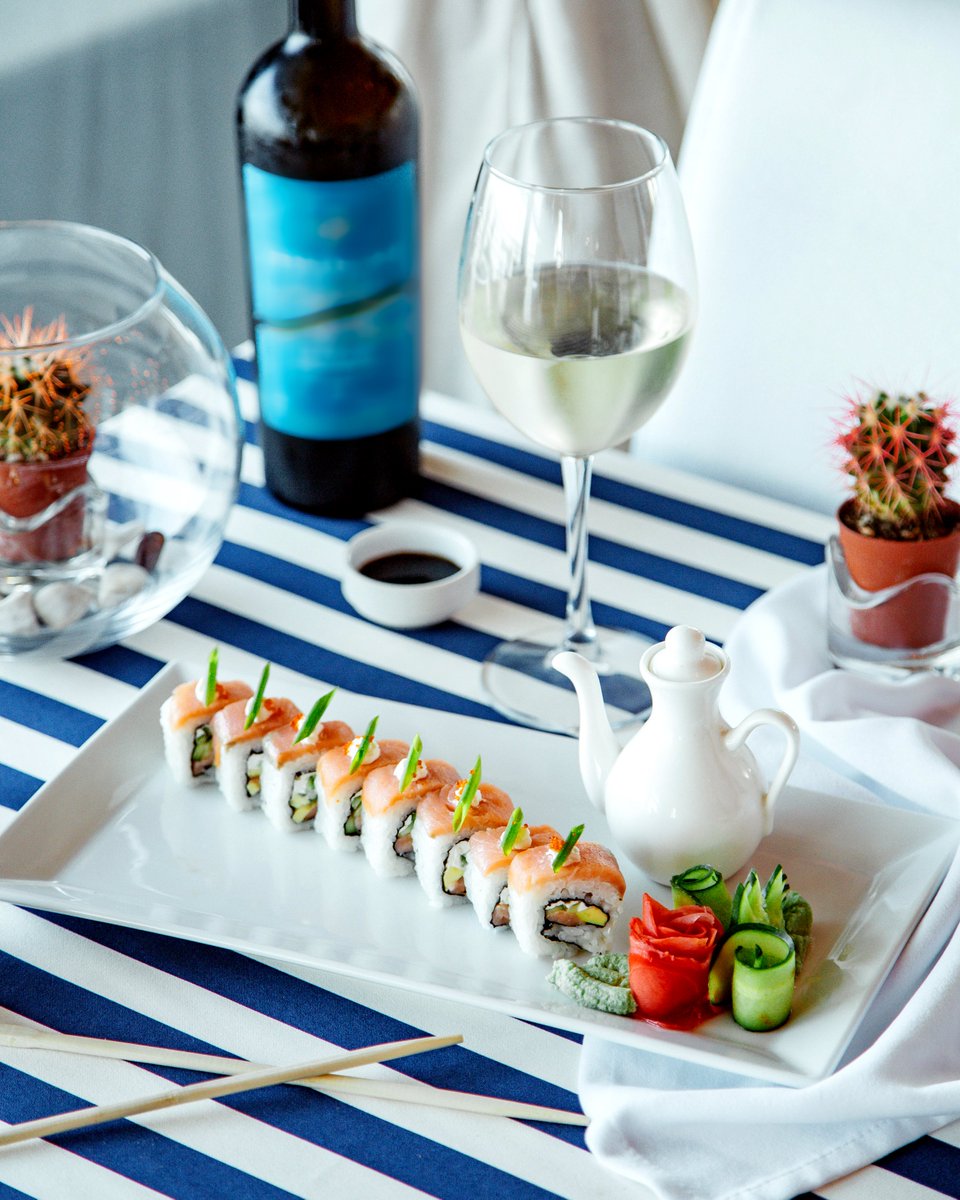 vvrvaldeloire's tweet photo. • En attendant #VVR •
Qui dit premier avril dit... Poisson ! 🐟 Mieux qu'une blague, une dégustation de sushis accompagnée d'un @vinsdeloire ! 😋

#poissondavril #vvr #vinsdeloire https://t.co/DIztF2DJBh