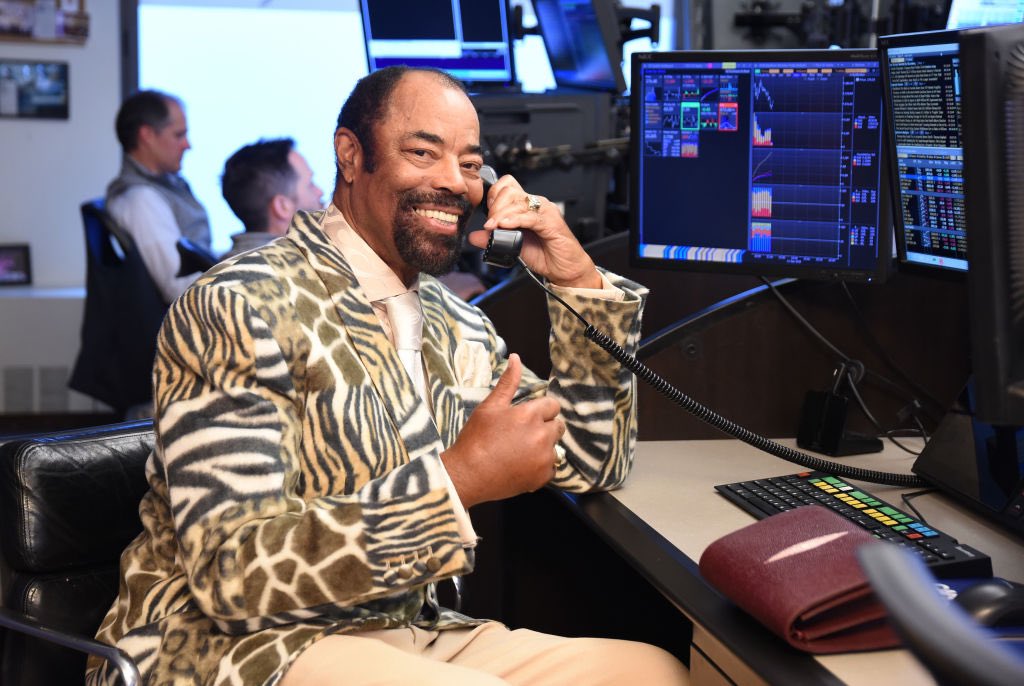 knicksgermany's tweet photo. Happy 76th Birthday to our beloved legend Walt „Clyde“ Frazier
🔶🔷 #birthdayboy #legend #knicks #newyork #clydesofly #champ #madisonsquaregarden #postingandtoasting #pointgod #swishinanddishin #broadcaster #suits #onceaknickalwaysaknick #gonygony #newyorkforever #ausdirwirduns https://t.co/ywFlFNxSzr