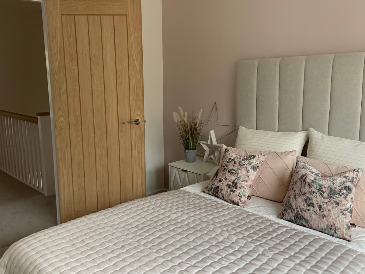 HC_Developments's tweet image. More viewings at our Moss Farm development in Leighton are available this week/weekend. Call 01625 524338 or head to our website to book in online. l8r.it/ggAP

#newhome #propertyforsale #leighton #helptobuy