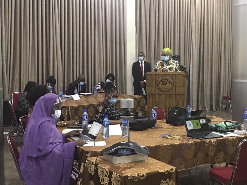 chizzy2006's tweet photo. Happening now is the inception meeting of FCDO supported Progressing Action on Resilient Systems for Nutrition through Innovation &amp; Partnership (PARSNIP). Deputy Gov Enugu State giving a good will message @UNICEF_Nigeria @samkaalu @HANIFANAMUSOKE @TosinDaily https://t.co/XaI3N7rRib