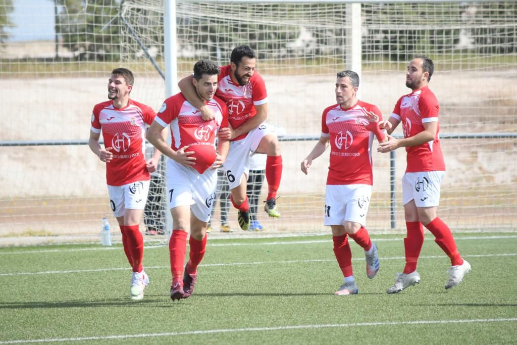 FidelFCaballero's tweet photo. Poder dedicar un gol a lo más importante q voy a tener en mi vida, no tiene precio, y si encima vale para dar los 3 puntos a mi @CFCAMPANARIO imposible superarlo! Orgulloso de mi equipo! Seguimos💪⚽😍🤰🏻 https://t.co/j9zwJEPgMP
