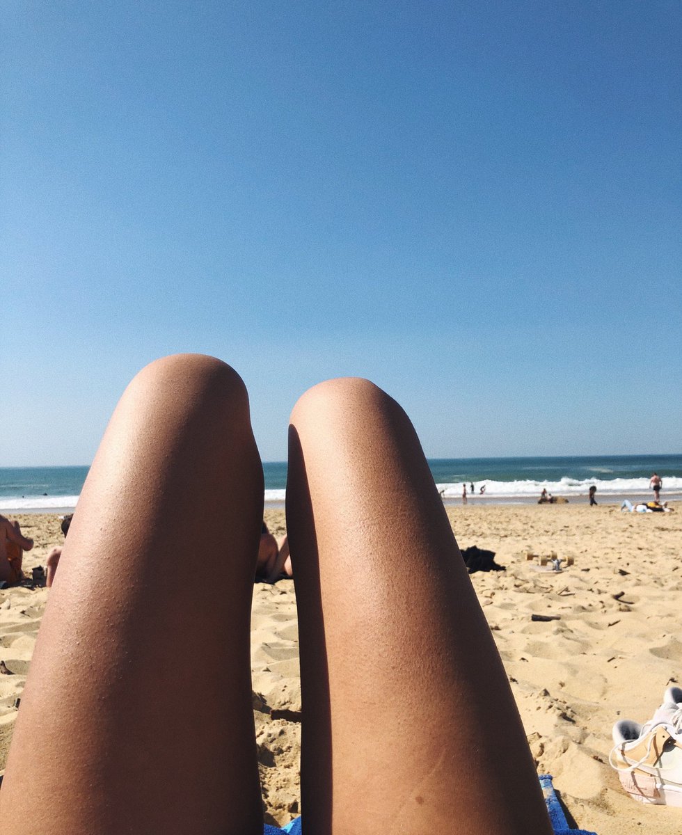 poplaurab's tweet photo. Damn j’aurais pas cru pouvoir être à la plage en maillot un 28 mars ⛱☀️ https://t.co/1DQOKHrP7F