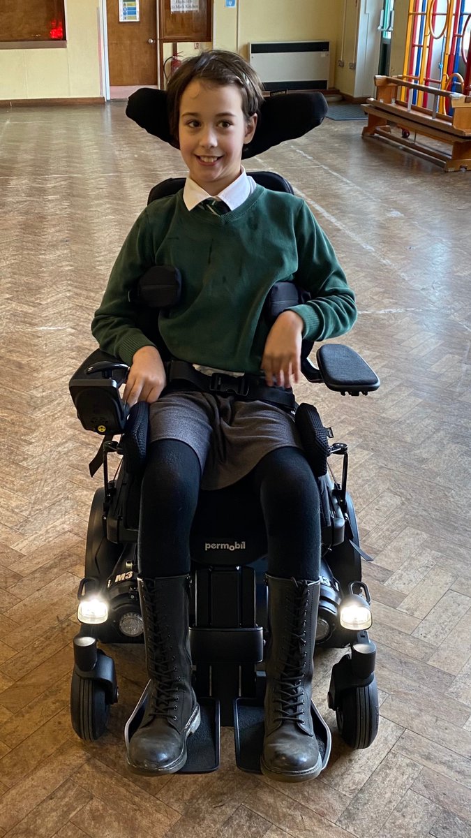 MaxwellConsolor's tweet photo. Here is one of our fantastic handovers from last year!
This young lady wanted a chair with anterior tilt and a riser so she could work at the science lab tables and be at the same height as her friends, it  just so happened the Permobil M3 is also really fun #CS2021 #Permobil 1/2 https://t.co/pfT0O2orwj