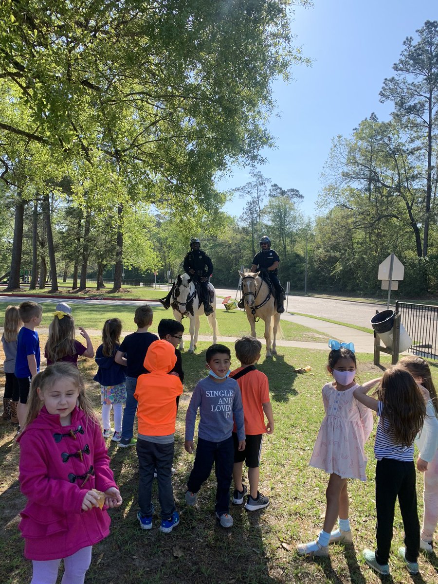 Great way to start the week! It’s not everyday the Mounted Patrol comes by the playground! <a href="/HumbleISD_BBE/">Bear Branch Elem</a> <a href="/HumbleISD/">Humble ISD</a> <a href="/HoustonPolice/">Houston Police</a>