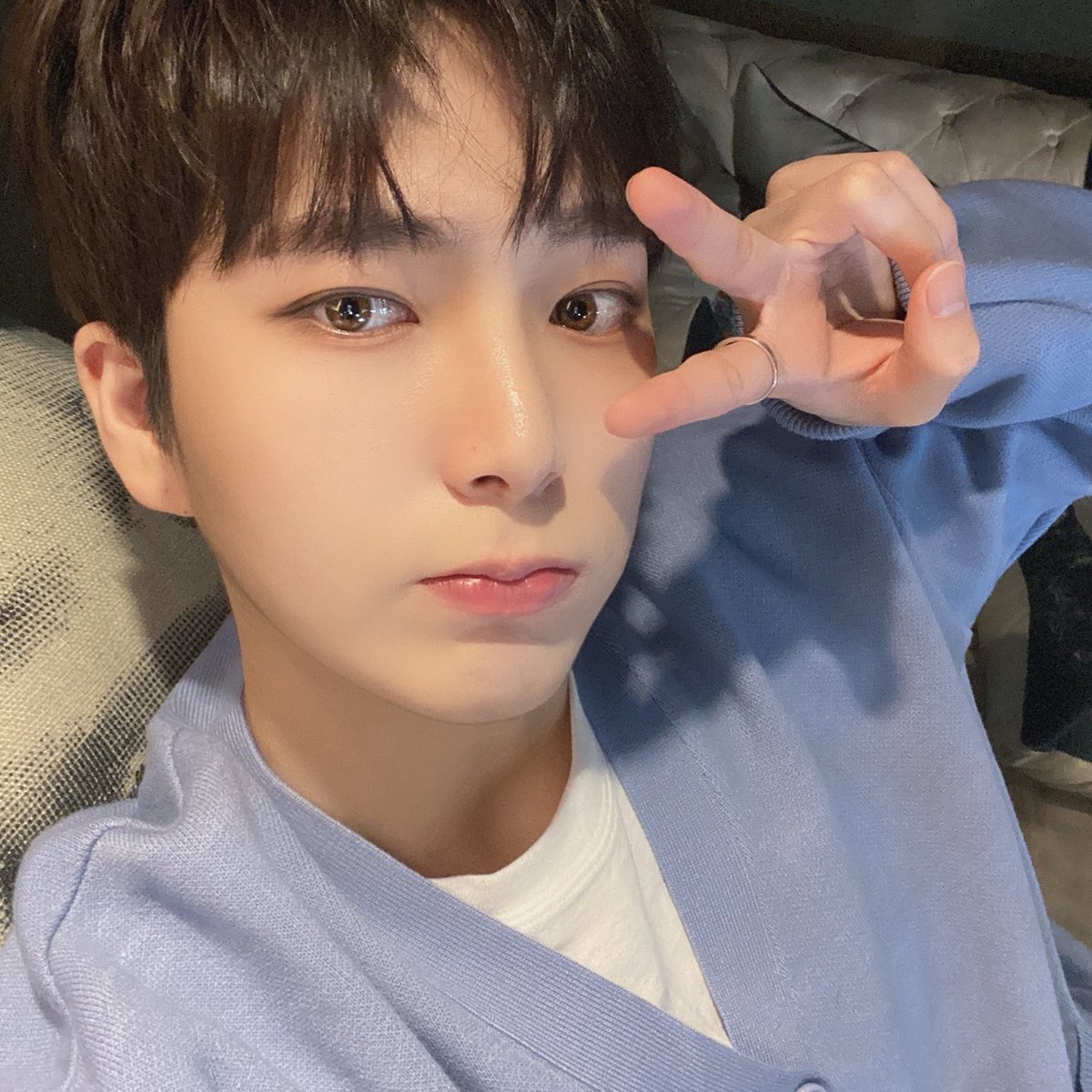 Kevin_OmegaX's tweet photo. @OmegaX_members

날씨가 추웠다..더웠다..오락가락..😬

#OMEGA_X #오메가엑스 #KEVIN https://t.co/iFGFzFXhQY