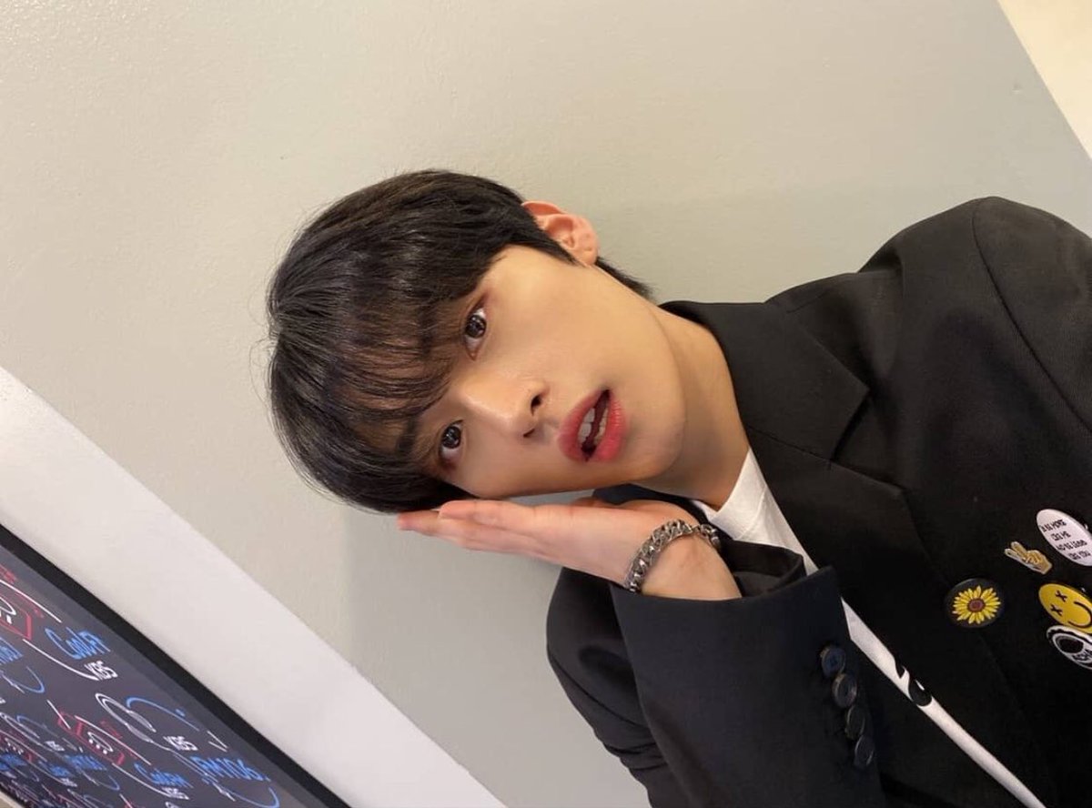 LKglobal_'s tweet photo. [INSTAGRAM UPDATE]
 ©realstraykids

 #LEEKNOW:  "Today also DeKiRa is fun~ that we are going to use next week hahahahahaha😈 #LeeKnowCute "

  🔗https://t.co/hctqr3Gv94

 스트레이키즈 리노  #리노 @Stray_Kids 

 https://t.co/qBeGh2BlBO